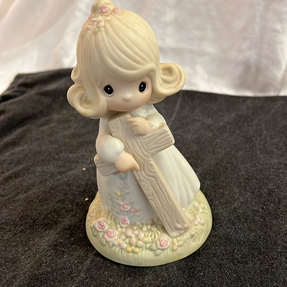 Precious Moments figurine - I believe in the old rugged cross